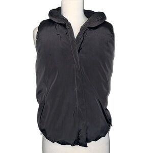 GAP puffy vest in black with gray inner cotton lining in women’s medium